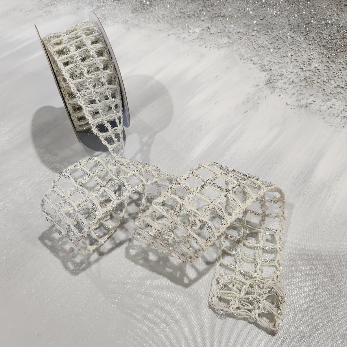 Ruban filet en laine blanc et argenté 2.5" x 30'