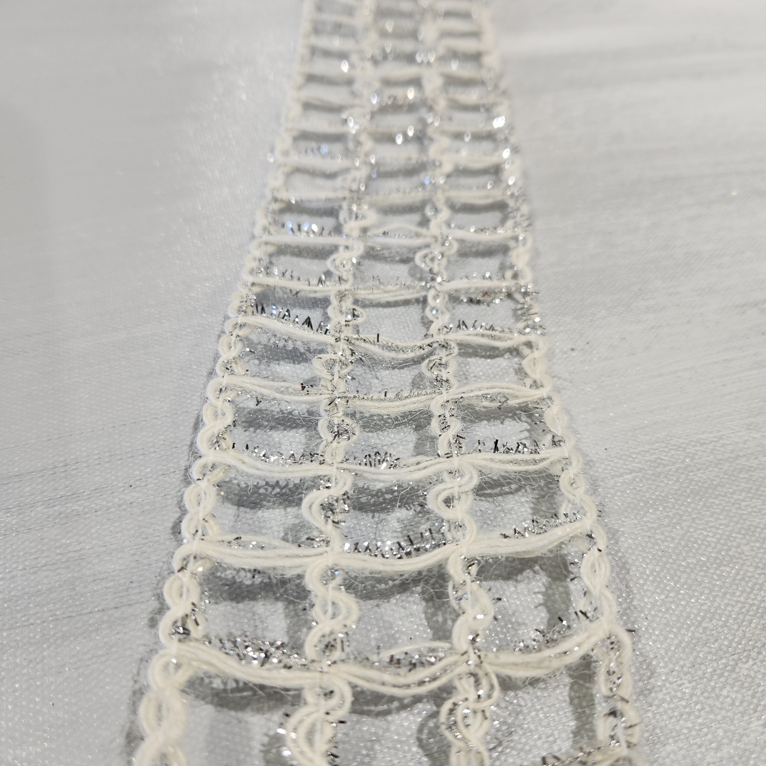 Ruban filet en laine blanc et argenté 2.5" x 30'