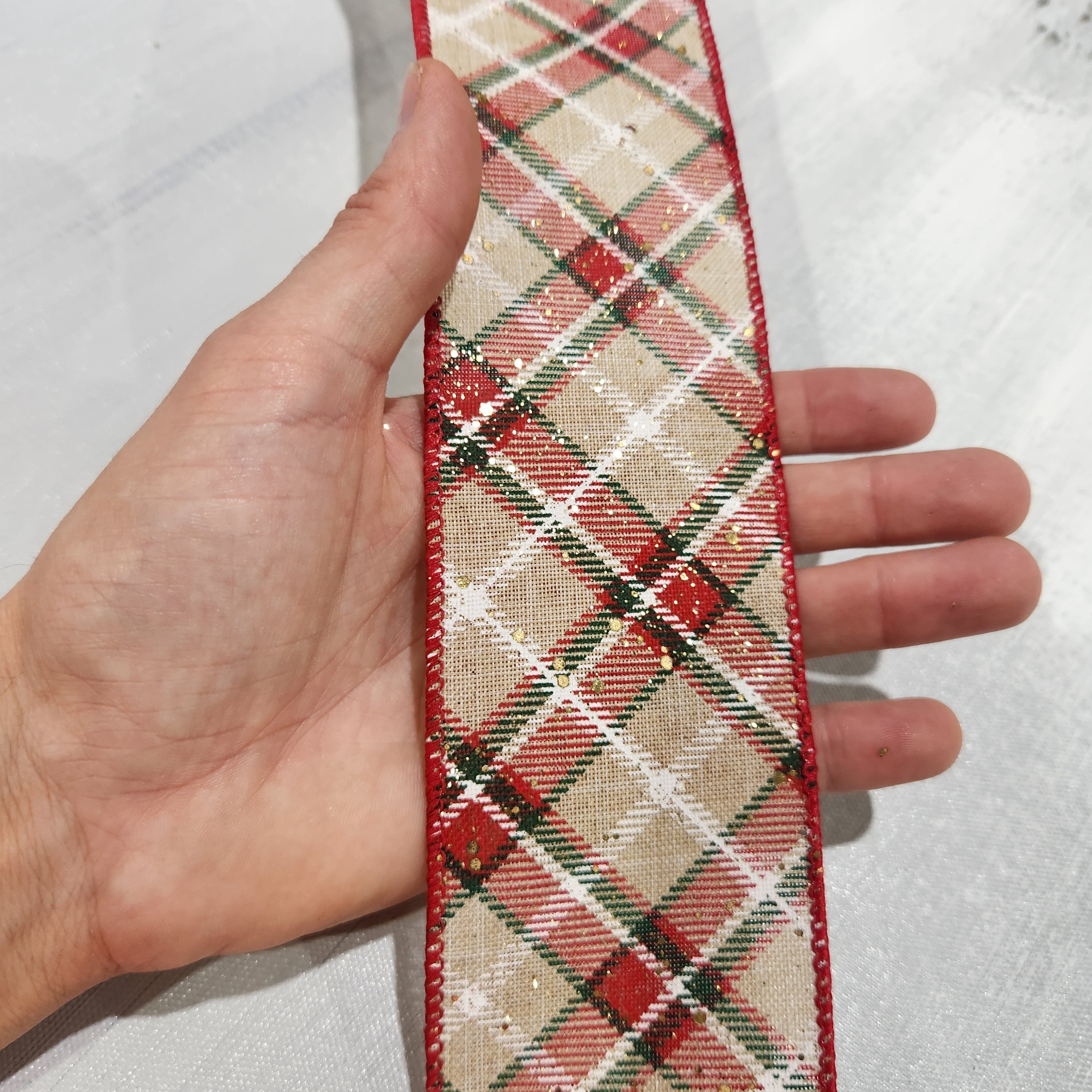 Ruban de lin losange rouge, vert, blanc et doré 2,5" x 30'