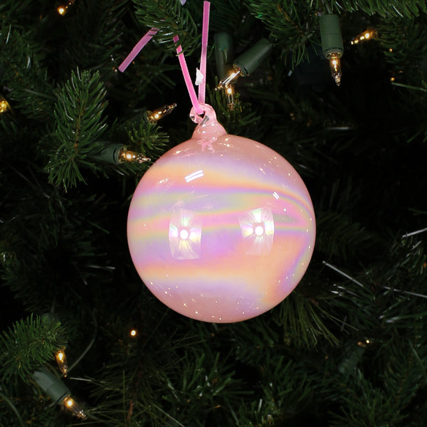 Boule en verre irisé rose