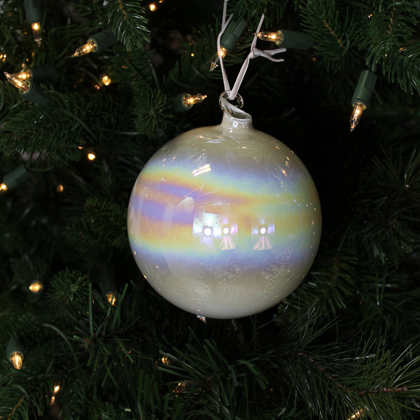 Boule en verre irisé argent