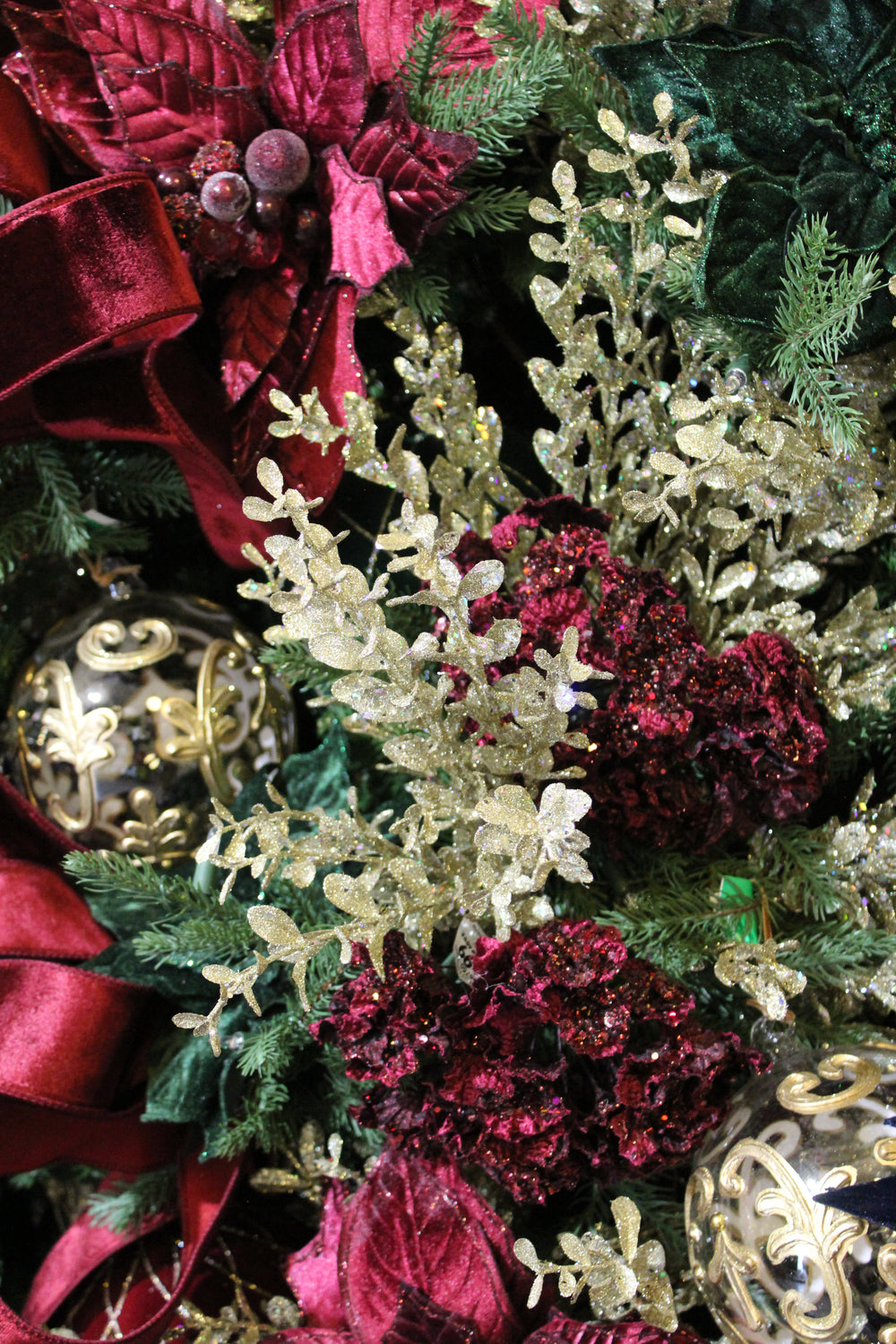 Splendor of gold and emerald