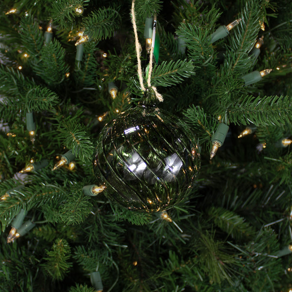 Boule de Noël en verre vert forêt torsadé