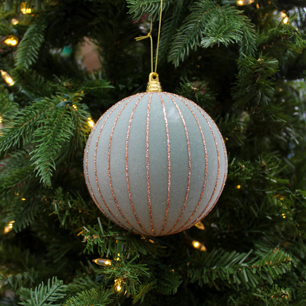 Boule velour vert pâle 4,7"