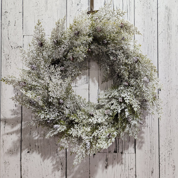 Couronne de cèdre enneigée blanche et verte 24"