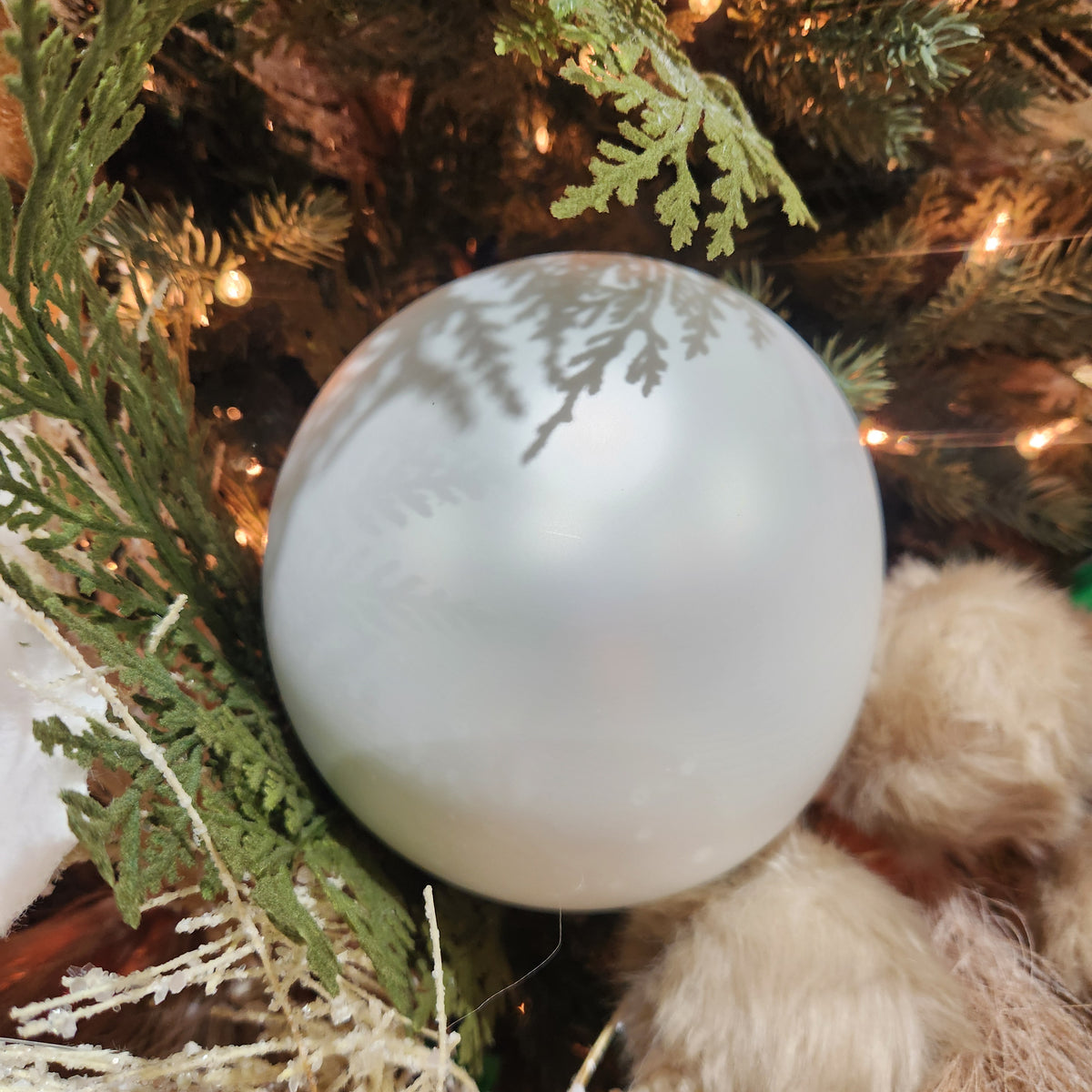 Boule en verre blanc mat 5,9"