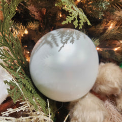 Boule en verre blanc mat 5,9"