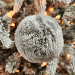 Boule en fourrure marbrée grise