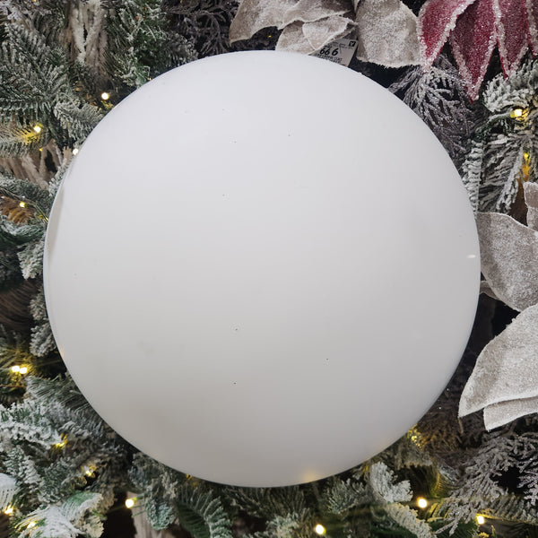 Boule en plastique blanc mate 16"
