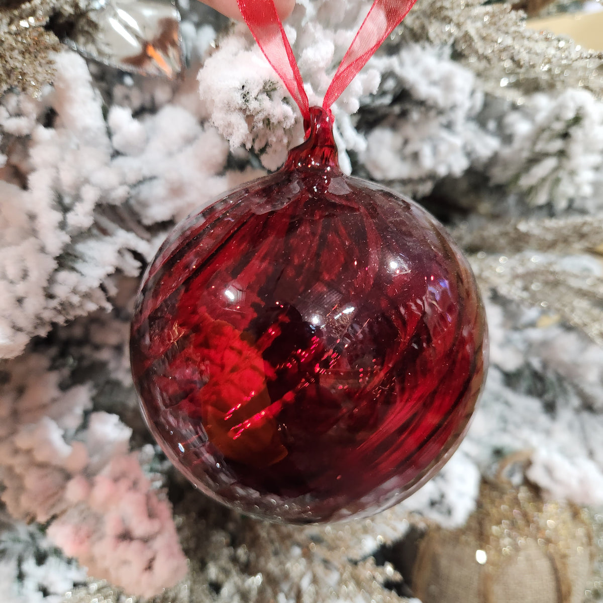 Boule en verre spirale rouge 4"