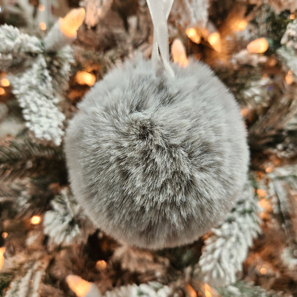 Boule en fourrure grise 4"