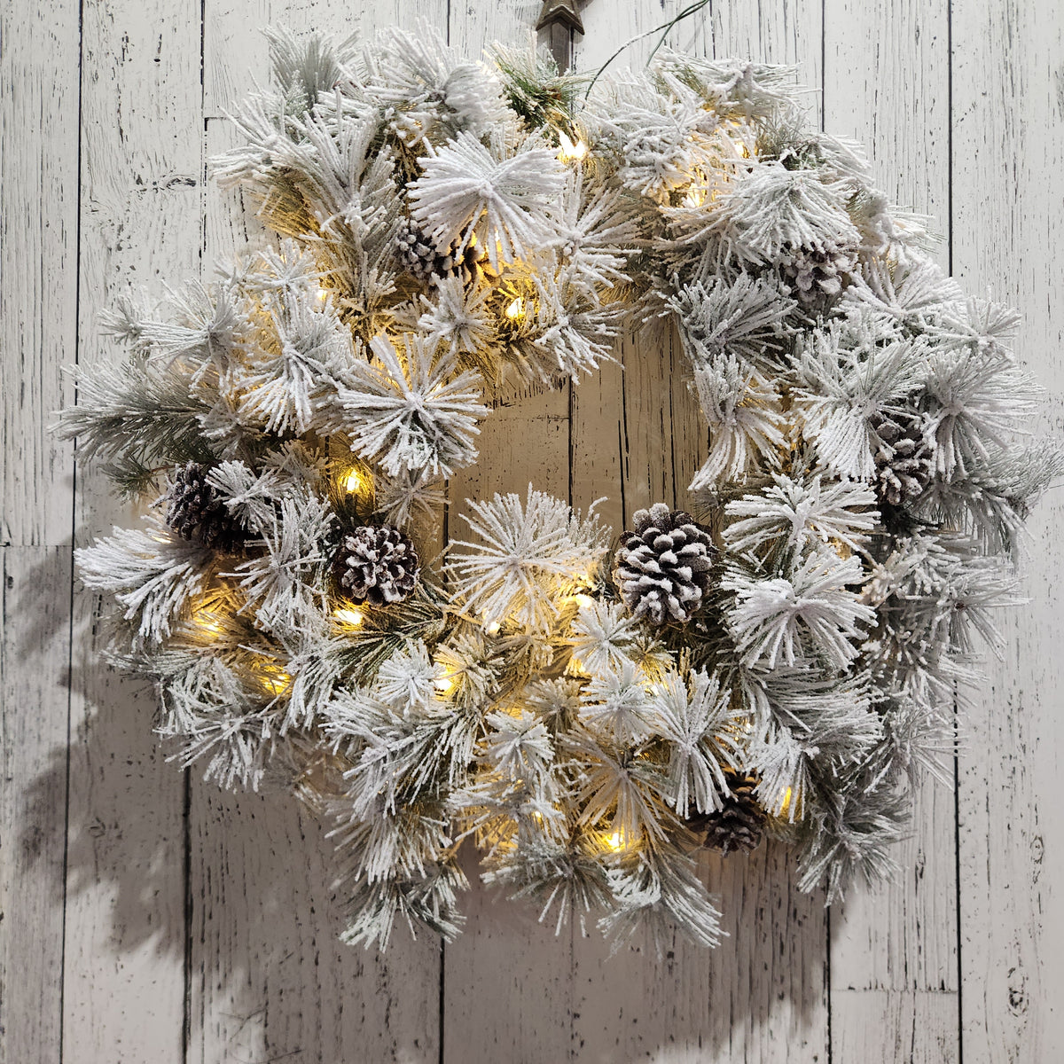 Couronne Winterfield enneigée 100 bouts et 50 lumières 30"
