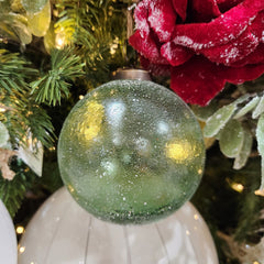 Boule en verre givrée vert pâle 4"