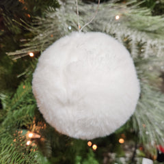 Boule en fourrure blanche 4"